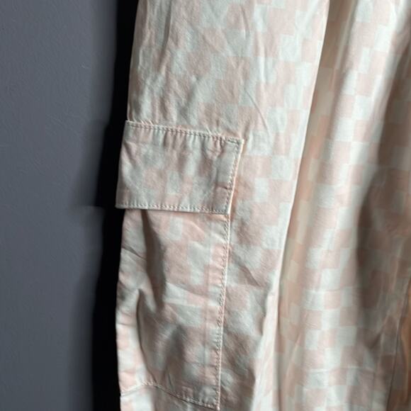 BP Pink and White Checkered High Waisted Cargo Pants Size Small - Picture 4 of 11